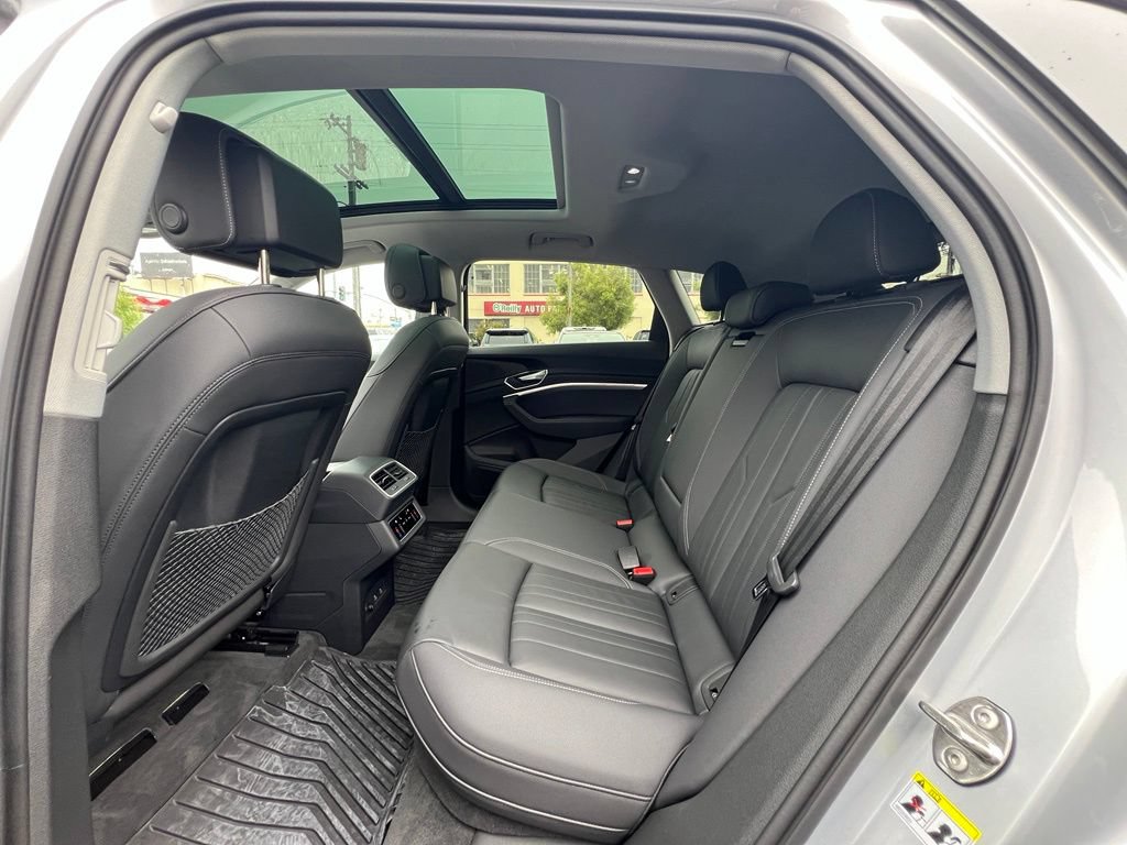 Used 2022 Audi e-tron Premium AWD/4WD image 16