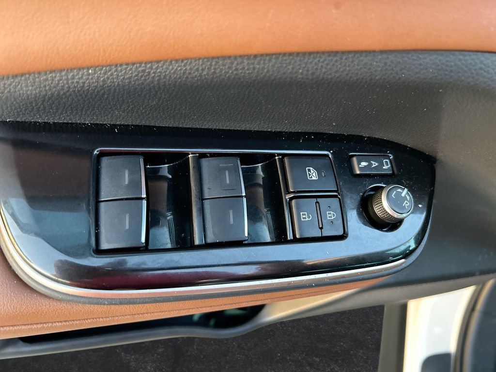 Used 2025 Toyota Crown Signia AWD/4WD image 14