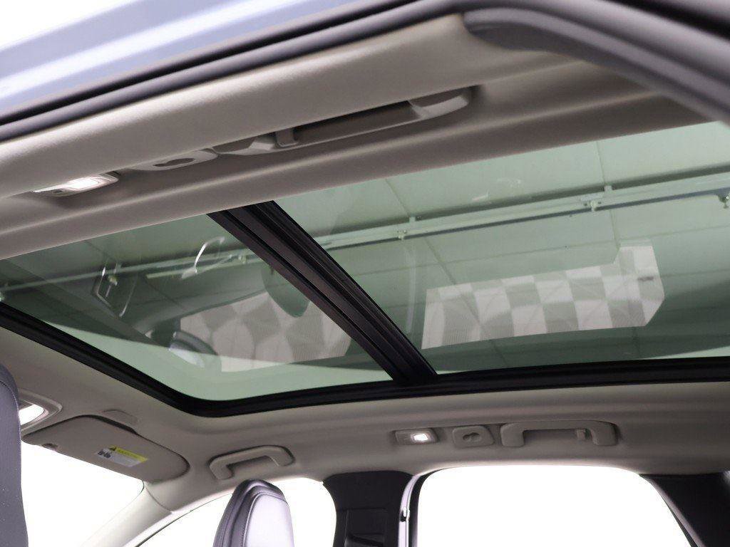 Used 2024 Volvo XC60 B5 Plus image 22