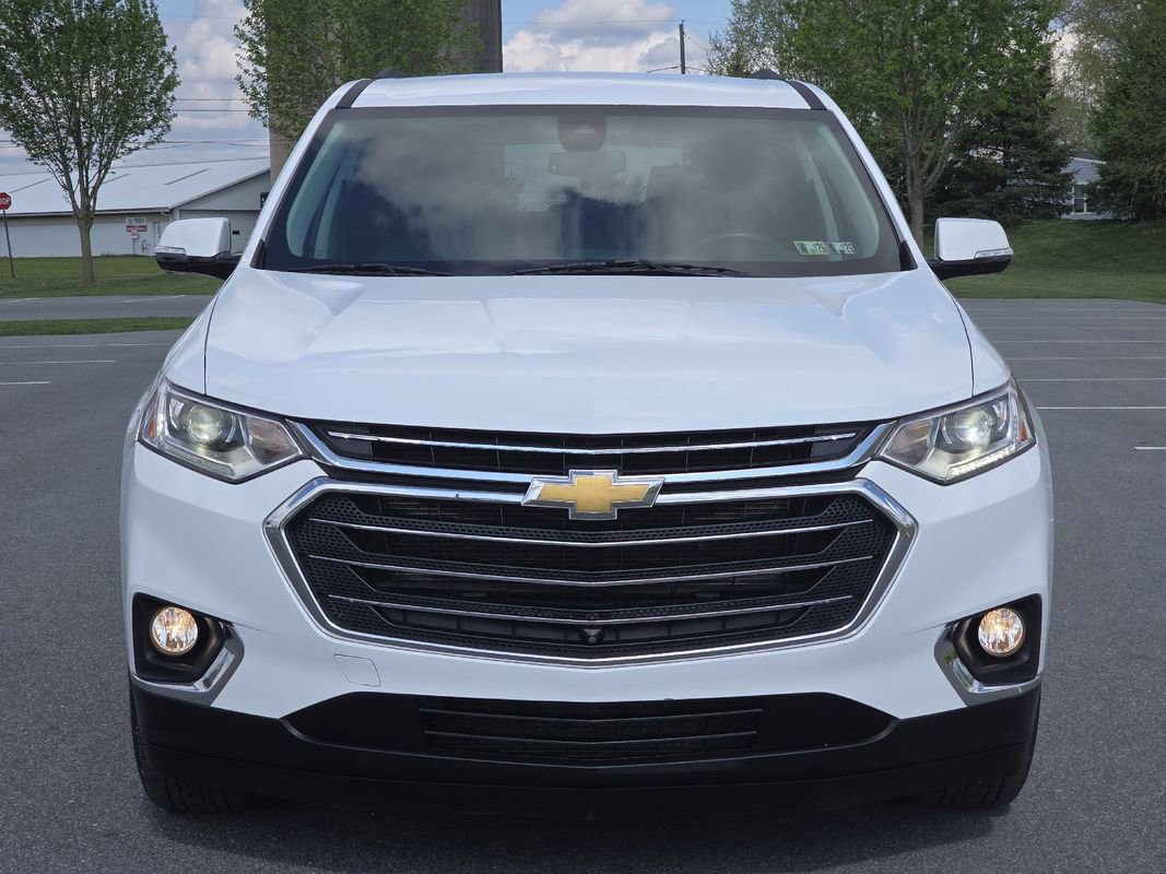 Used 2020 Chevrolet Traverse LT w/ LT Premium Package FWD image 3
