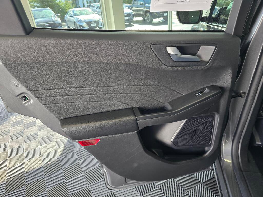 Used 2024 Ford Escape Platinum AWD/4WD image 35