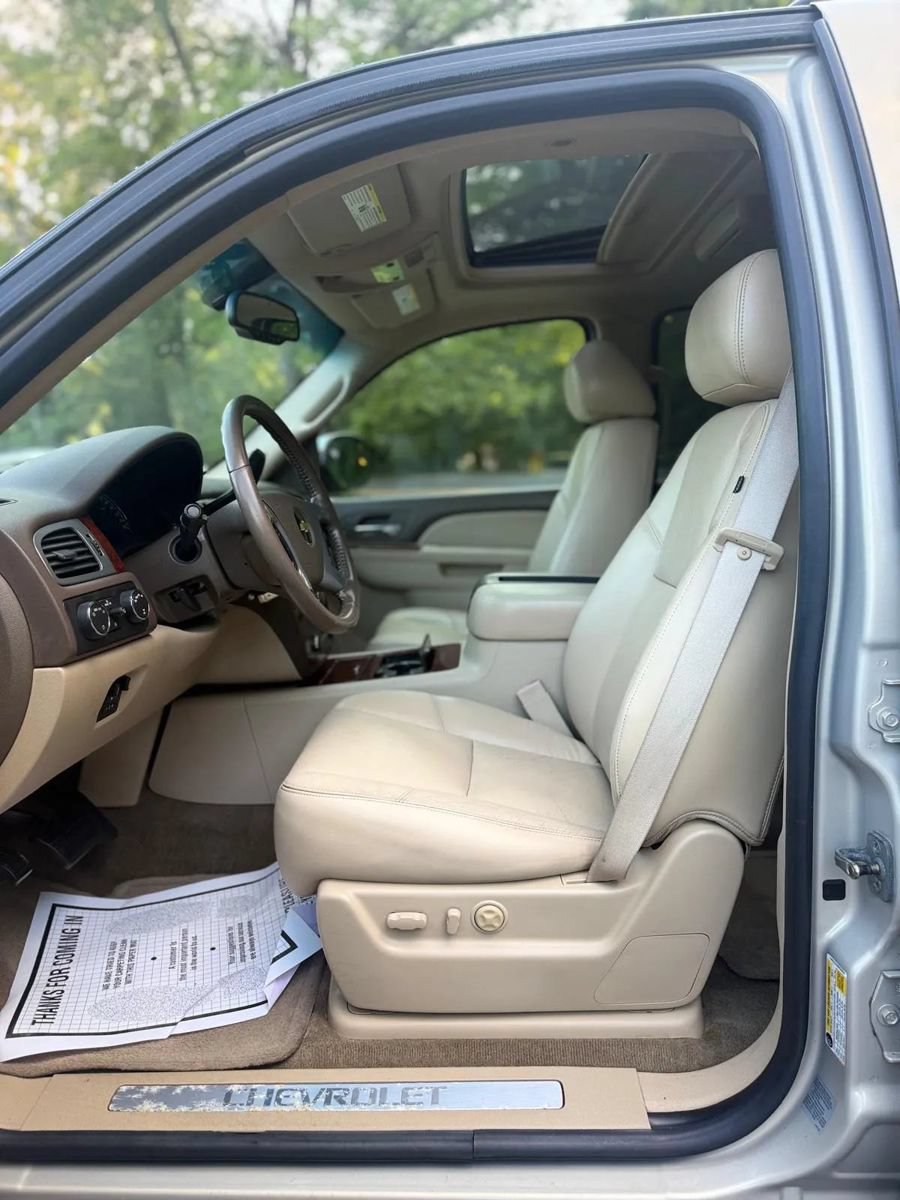 Used 2011 Chevrolet Tahoe LTZ AWD/4WD image 12