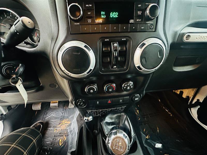 Used 2015 Jeep Wrangler Unlimited Sahara AWD/4WD image 10