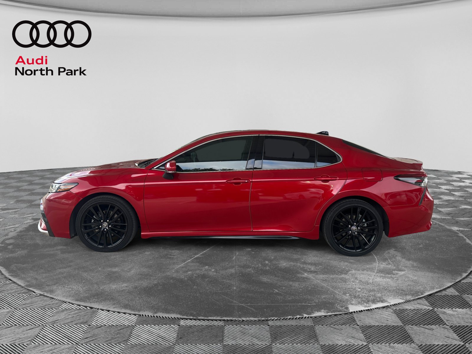 Used 2021 Toyota Camry XSE FWD image 2