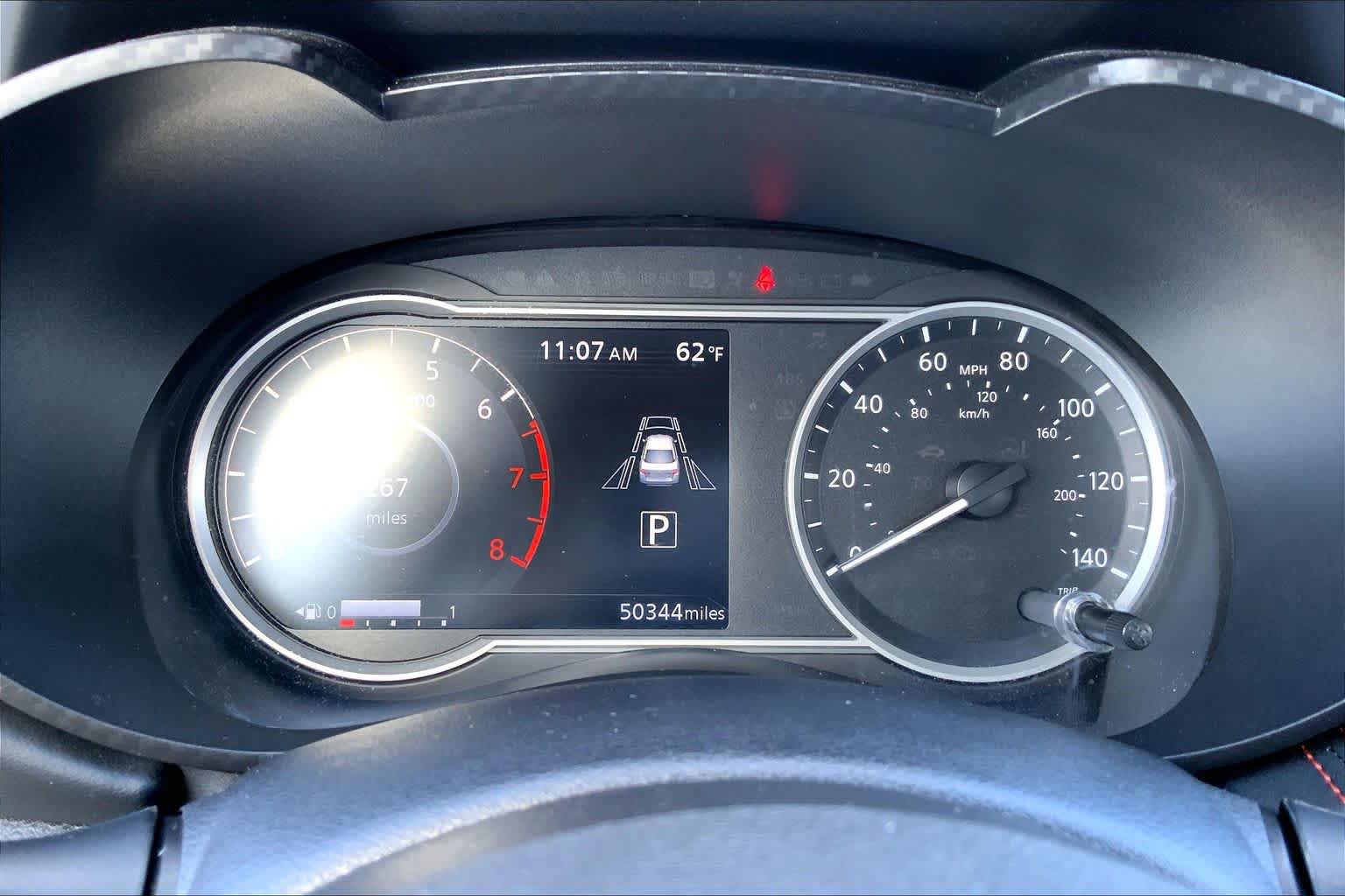 Used 2025 Nissan Versa SR FWD image 25