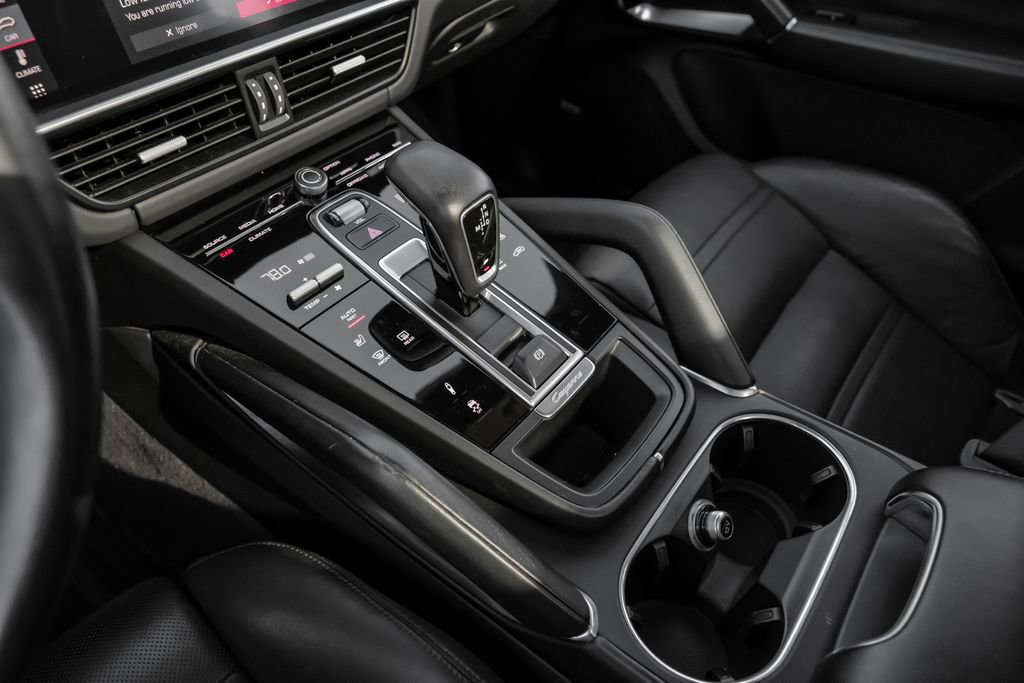 Used 2020 Porsche Cayenne Turbo image 25