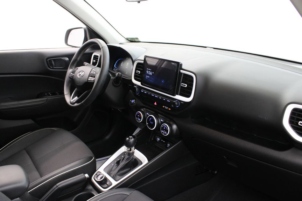 Used 2025 Hyundai Venue Limited FWD image 24