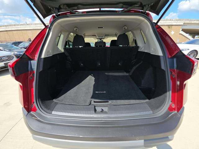 Used 2023 Nissan Rogue S FWD image 13