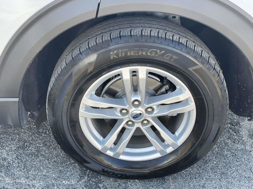 Used 2024 Ford Explorer XLT image 9