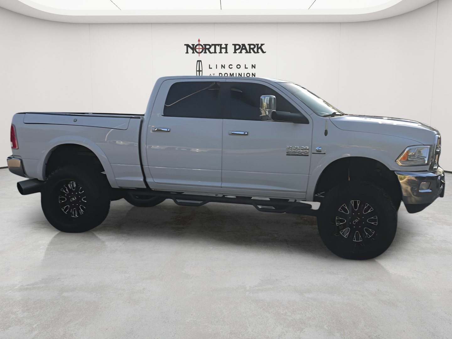 Used 2018 RAM 2500 Laramie w/ Convenience Group AWD/4WD image 8