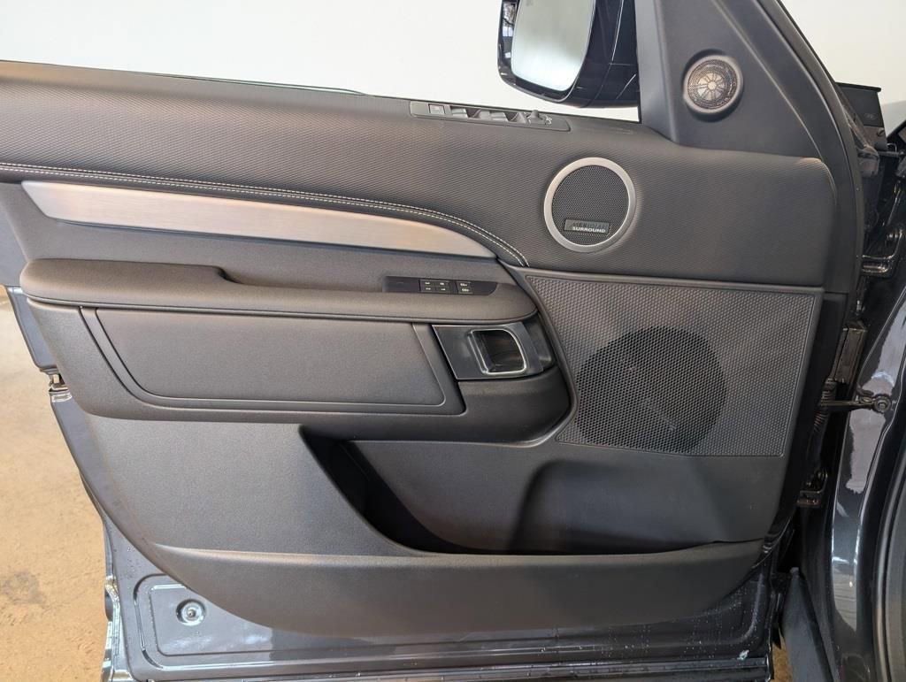 New 2026 Land Rover Discovery Limited Edition image 8