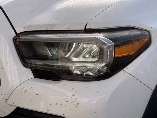Used 2020 Toyota Tacoma TRD Off-Road w/ TRD Premium Off Road Package AWD/4WD image 11