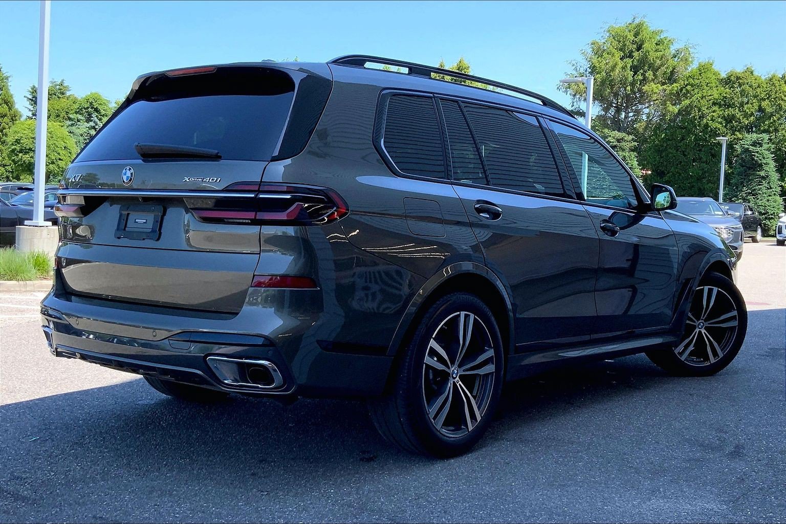 Used 2024 BMW X7 xDrive40i w/ M Sport Package AWD/4WD image 6