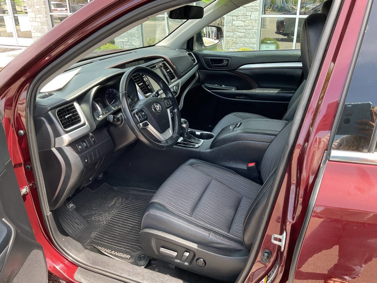 Used 2019 Toyota Highlander Plus AWD/4WD image 14