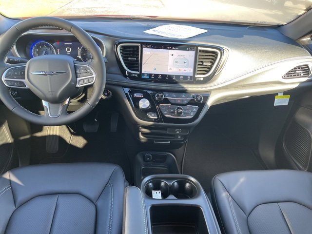 New 2026 Chrysler Pacifica Select image 3