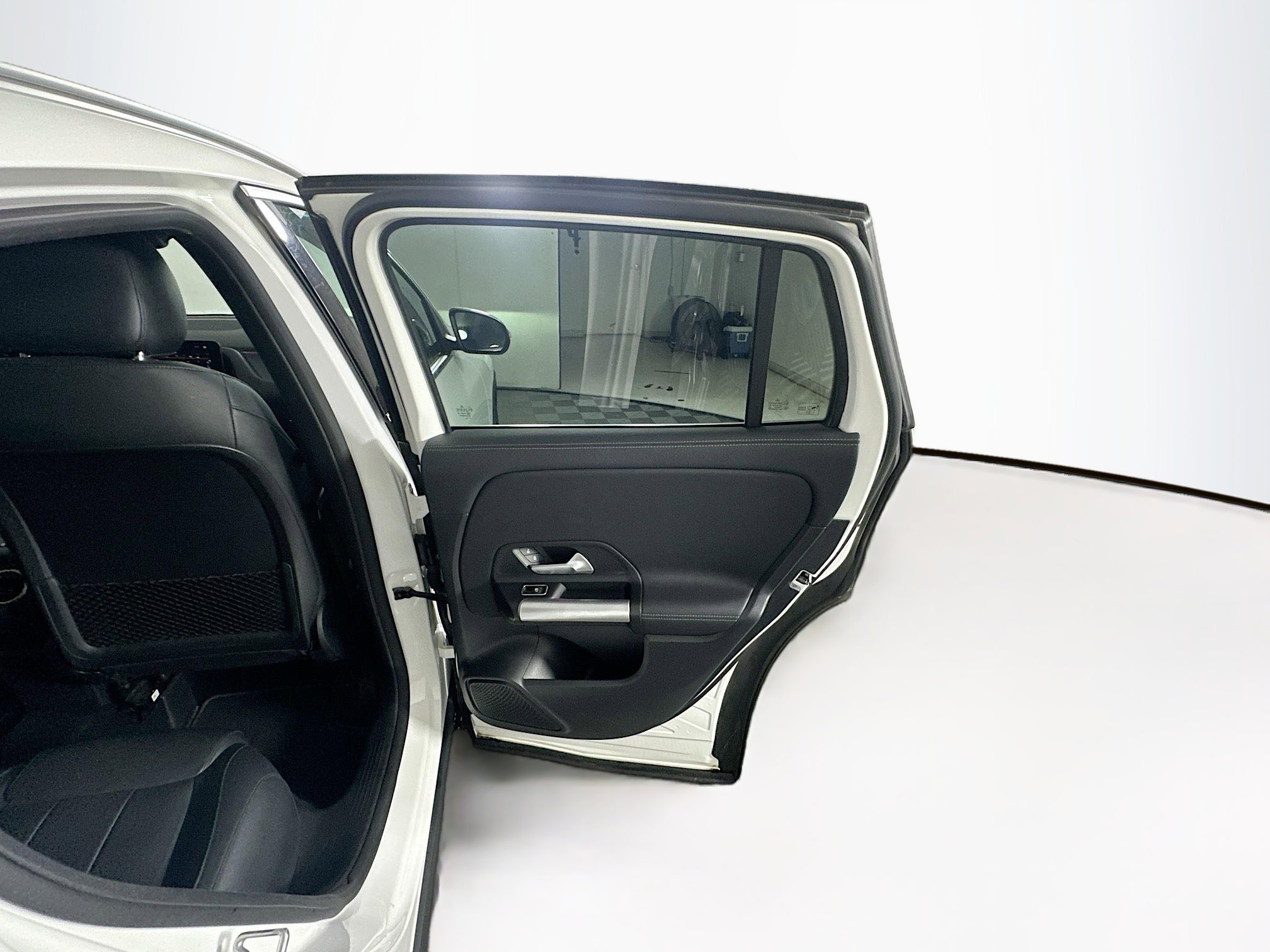 Used 2023 Mercedes-Benz GLA 250 4MATIC w/ Premium Package image 32