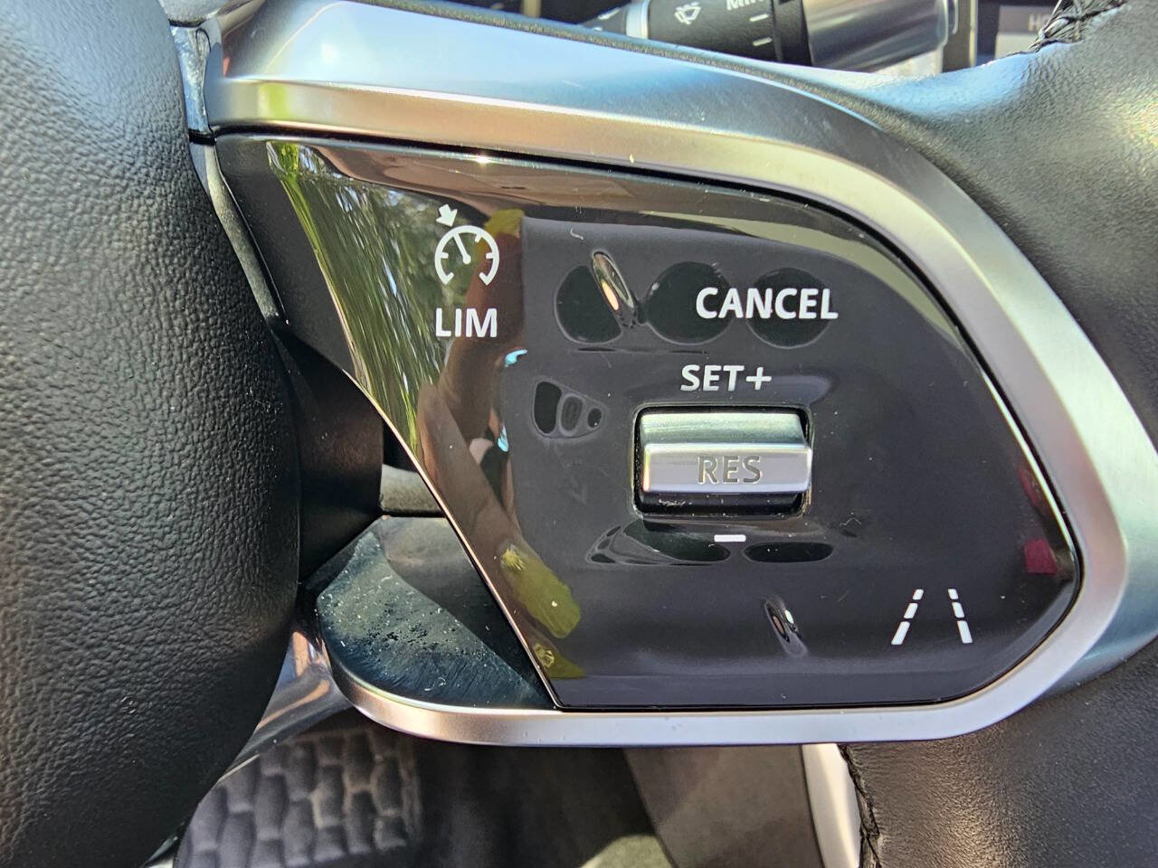 Used 2020 Jaguar XE S image 20