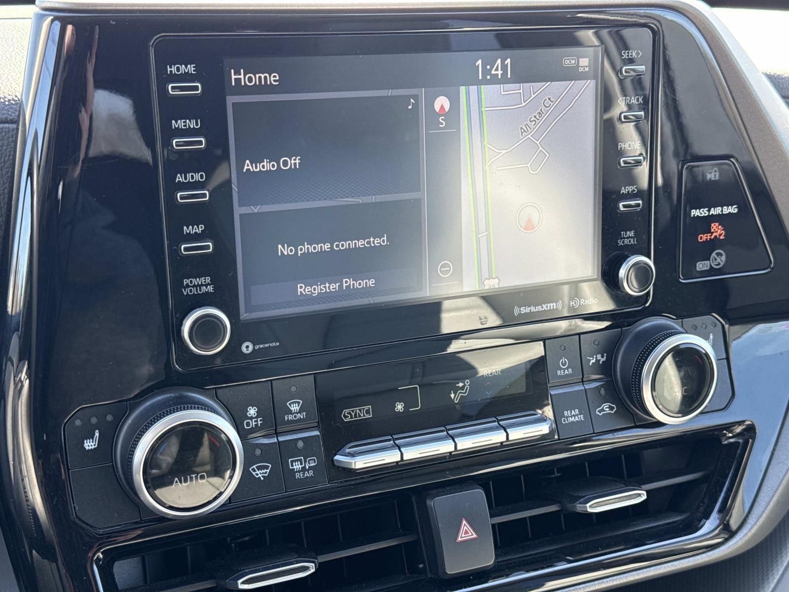 Used 2020 Toyota Highlander XLE AWD/4WD image 10