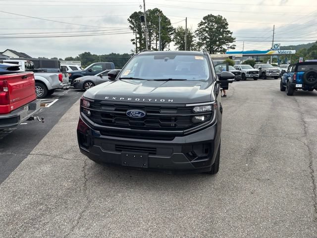 Used 2025 Ford Expedition Active AWD/4WD image 7