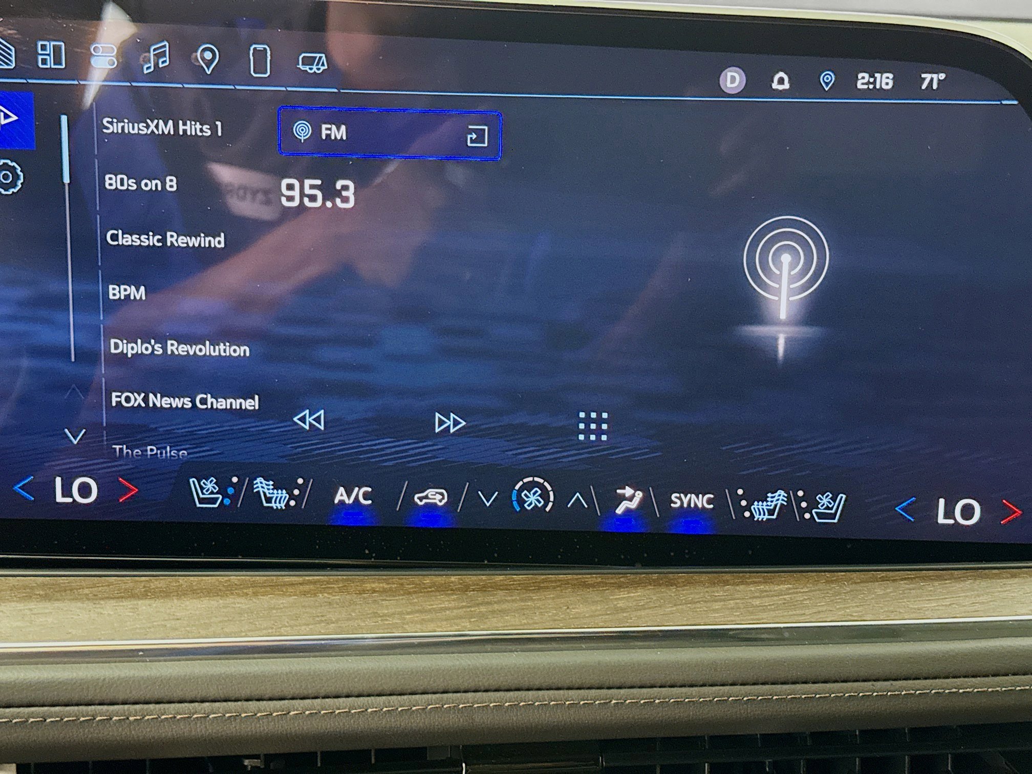 Used 2025 Chevrolet Tahoe High Country image 15