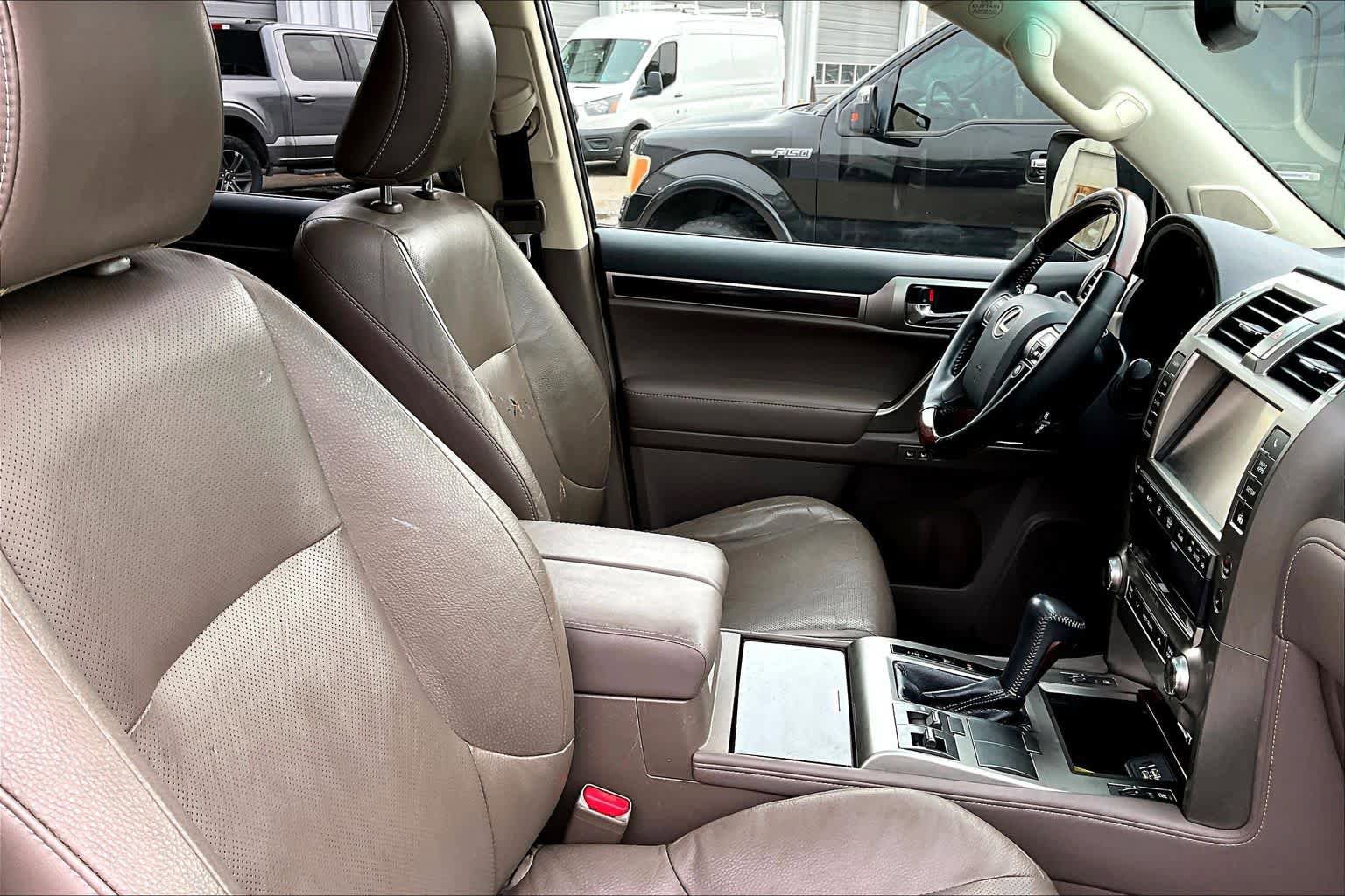 Used 2015 Lexus GX 460 w/ Premium Package AWD/4WD image 9