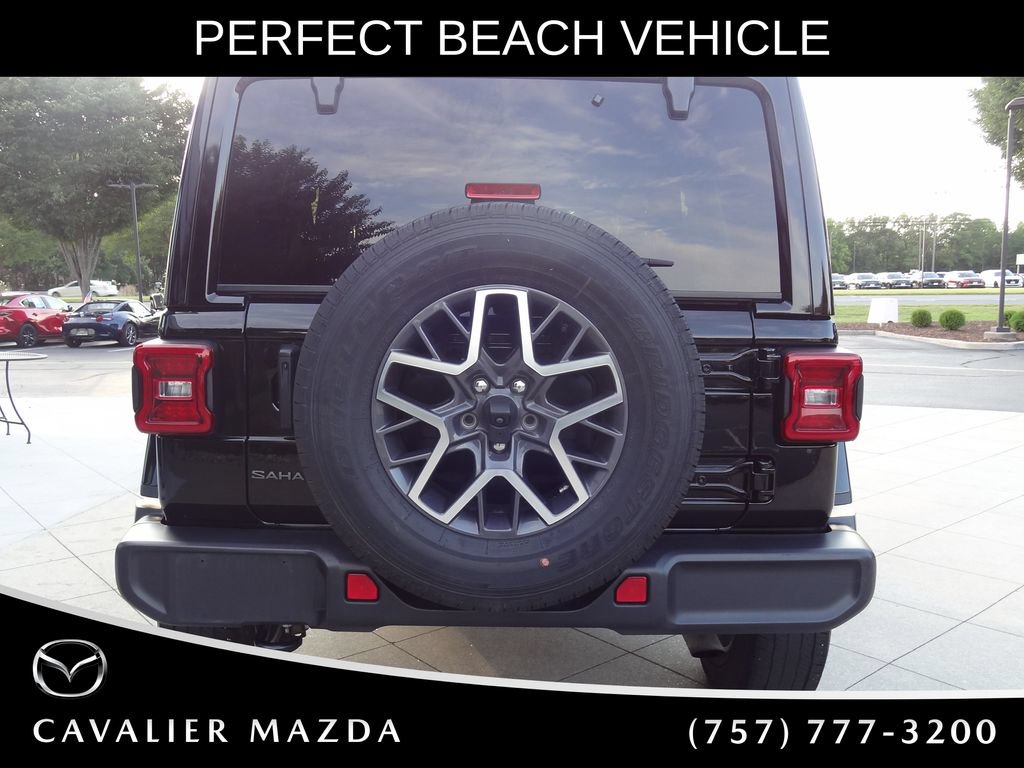 Used 2025 Jeep Wrangler Unlimited Sahara AWD/4WD image 4