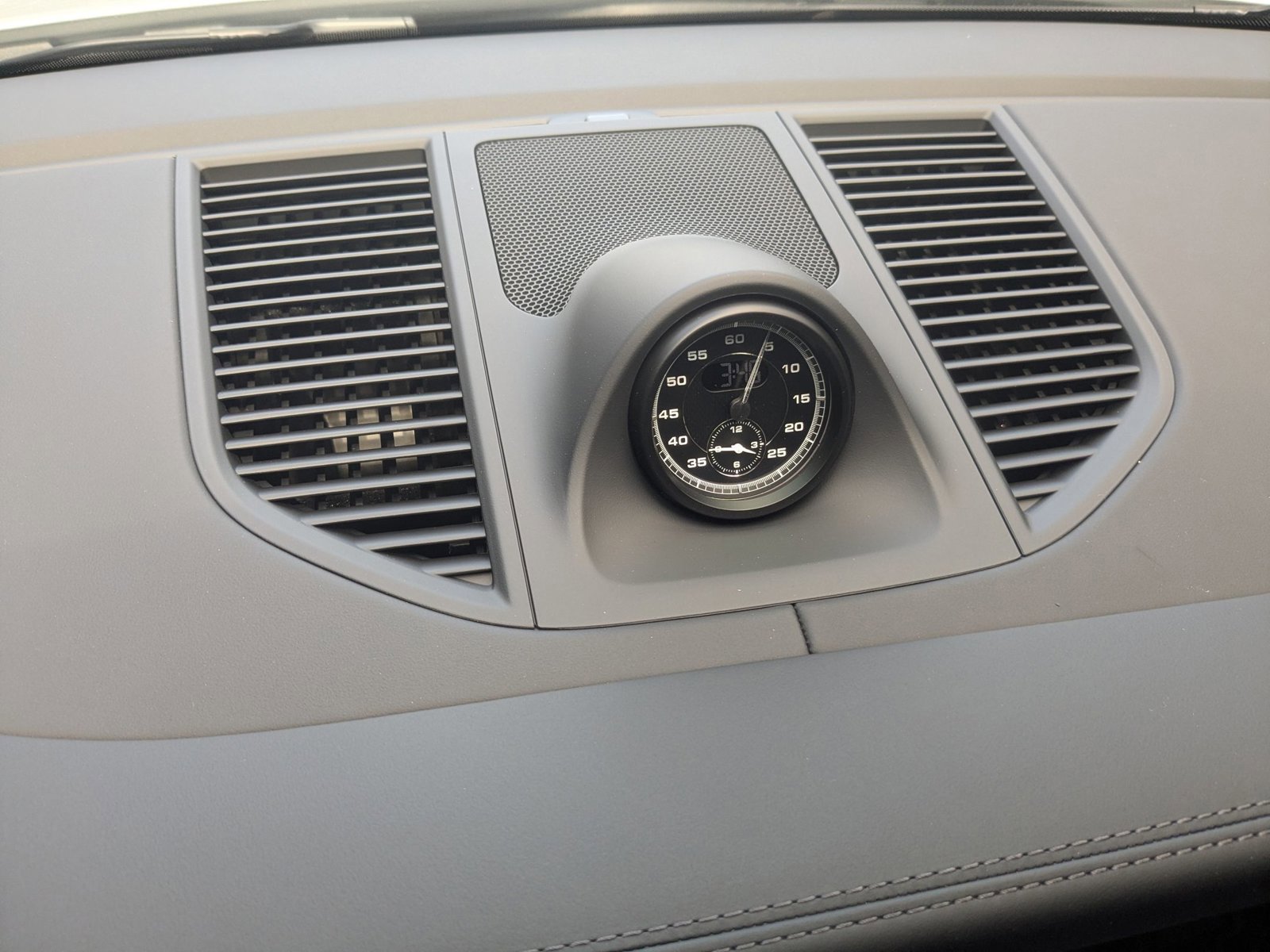 Certified 2025 Porsche Macan Turbo image 22