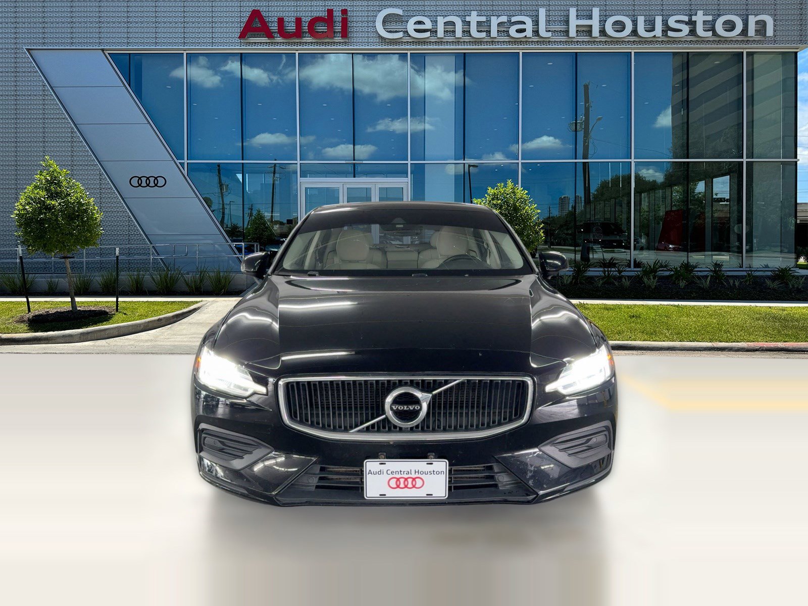 Used 2019 Volvo S60 T5 Momentum image 6