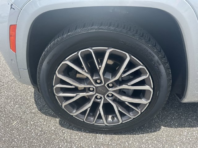 Used 2024 Jeep Grand Cherokee L Summit AWD/4WD image 11
