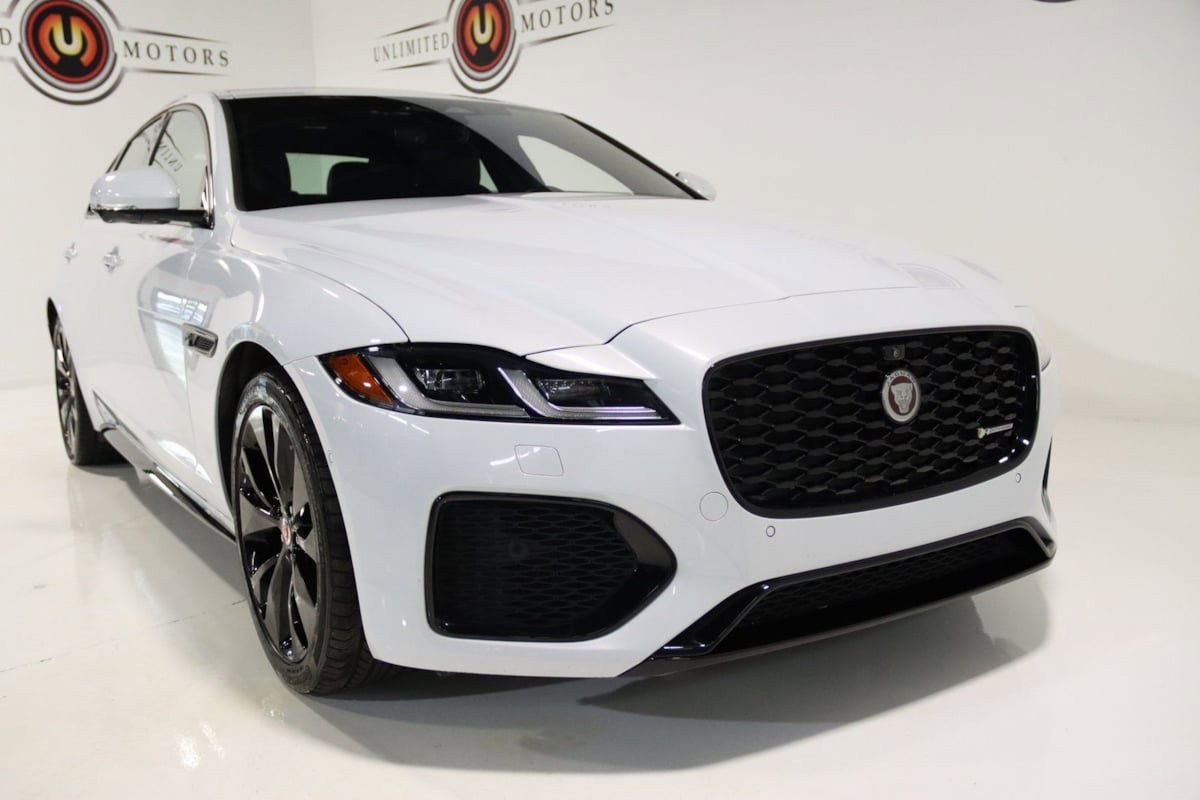 Used 2021 Jaguar XF R-Dynamic SE image 25