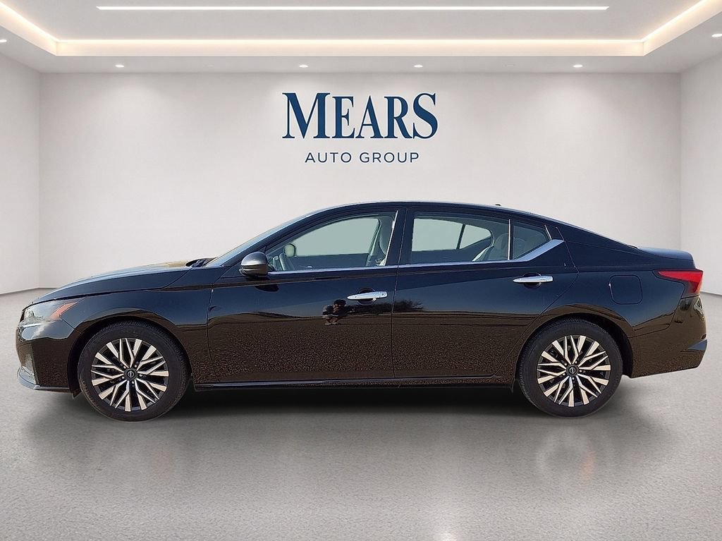 Used 2025 Nissan Altima 2.5 SV FWD image 2