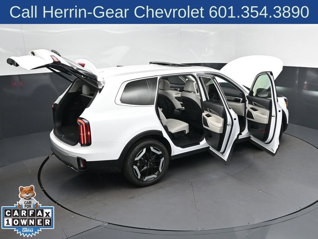 Used 2024 Kia Telluride EX w/ EX Captain's Chair Package FWD image 49