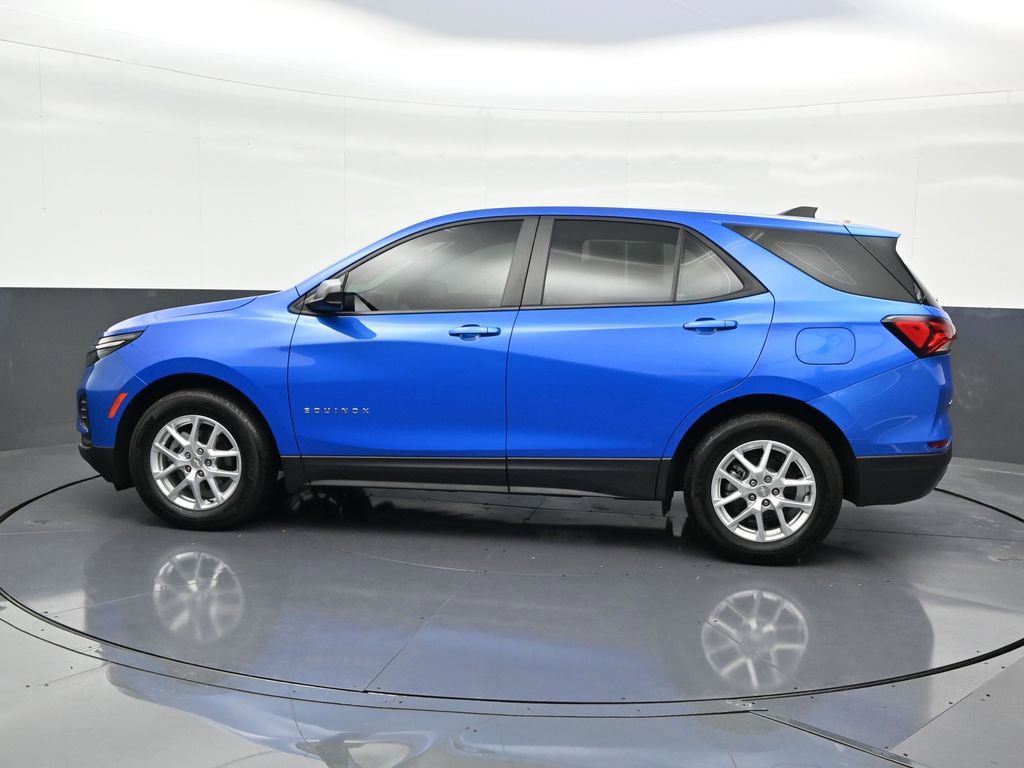 Used 2024 Chevrolet Equinox LS image 2