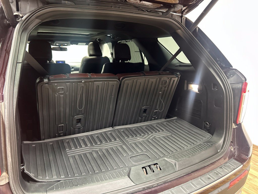 Used 2022 Ford Explorer Platinum w/ Equipment Group 601A AWD/4WD image 19