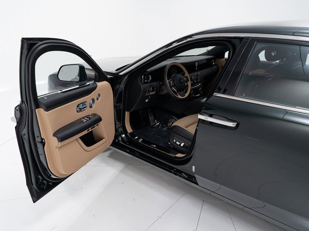 Used 2025 Rolls-Royce Ghost image 10