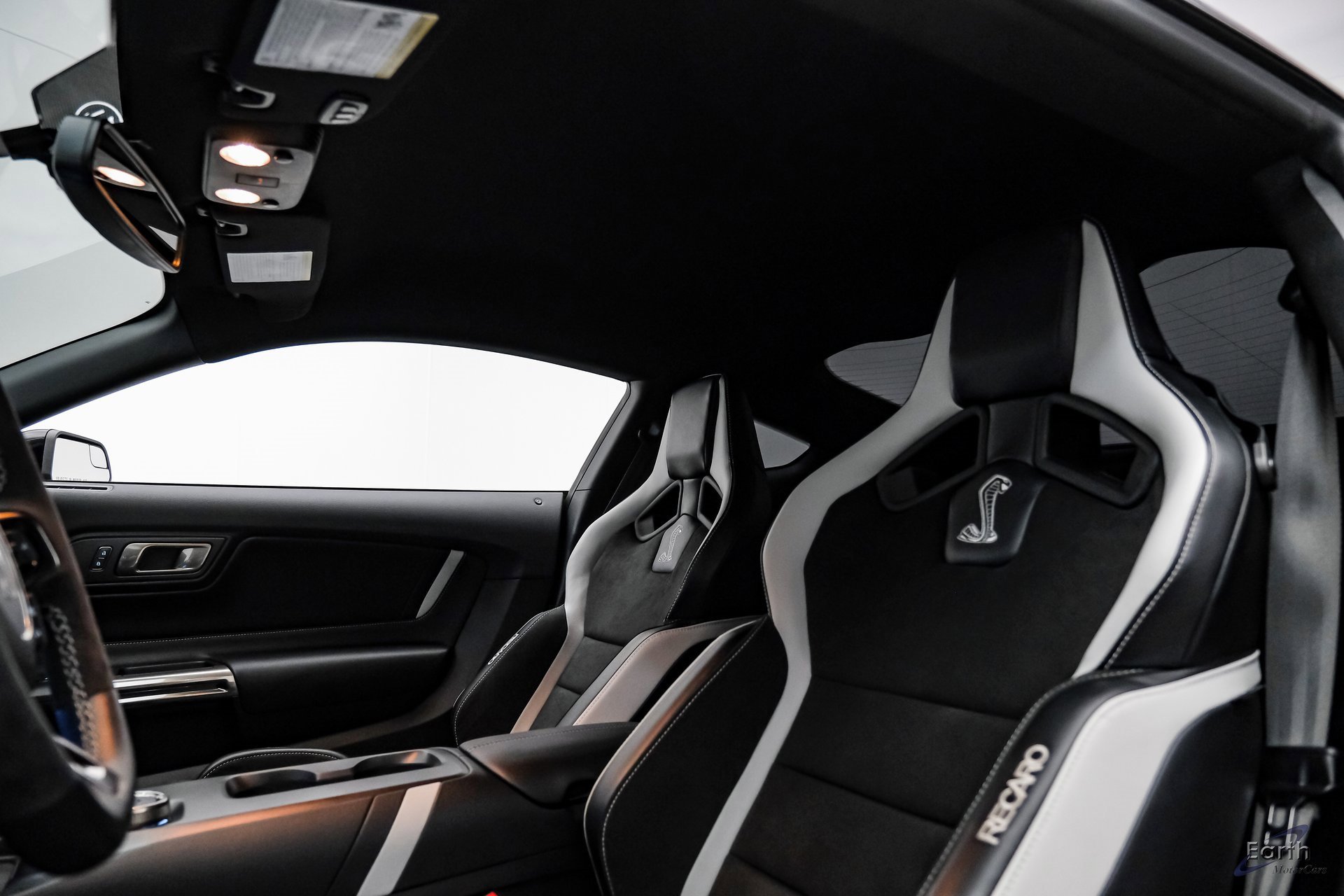 Used 2020 Ford Mustang Shelby GT500 w/ Carbon Fiber Track Pack image 33