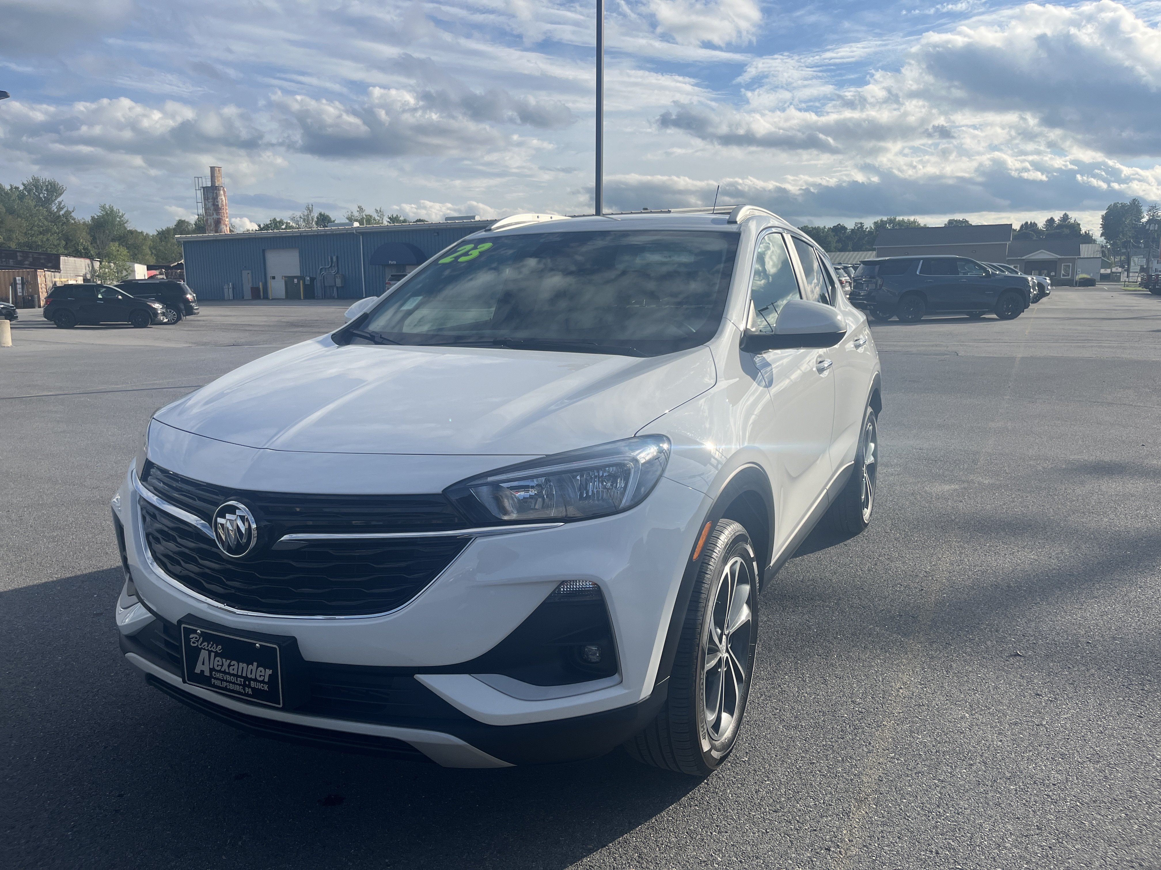 Used 2023 Buick Encore GX Select w/ Safety Package II AWD/4WD image 2