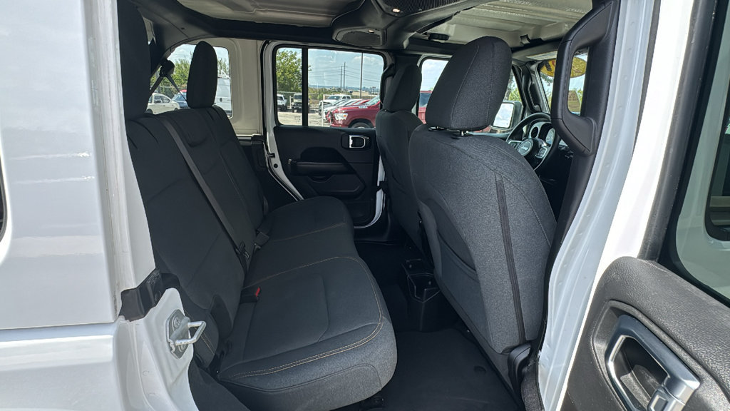 Used 2025 Jeep Wrangler Unlimited Sahara AWD/4WD image 22
