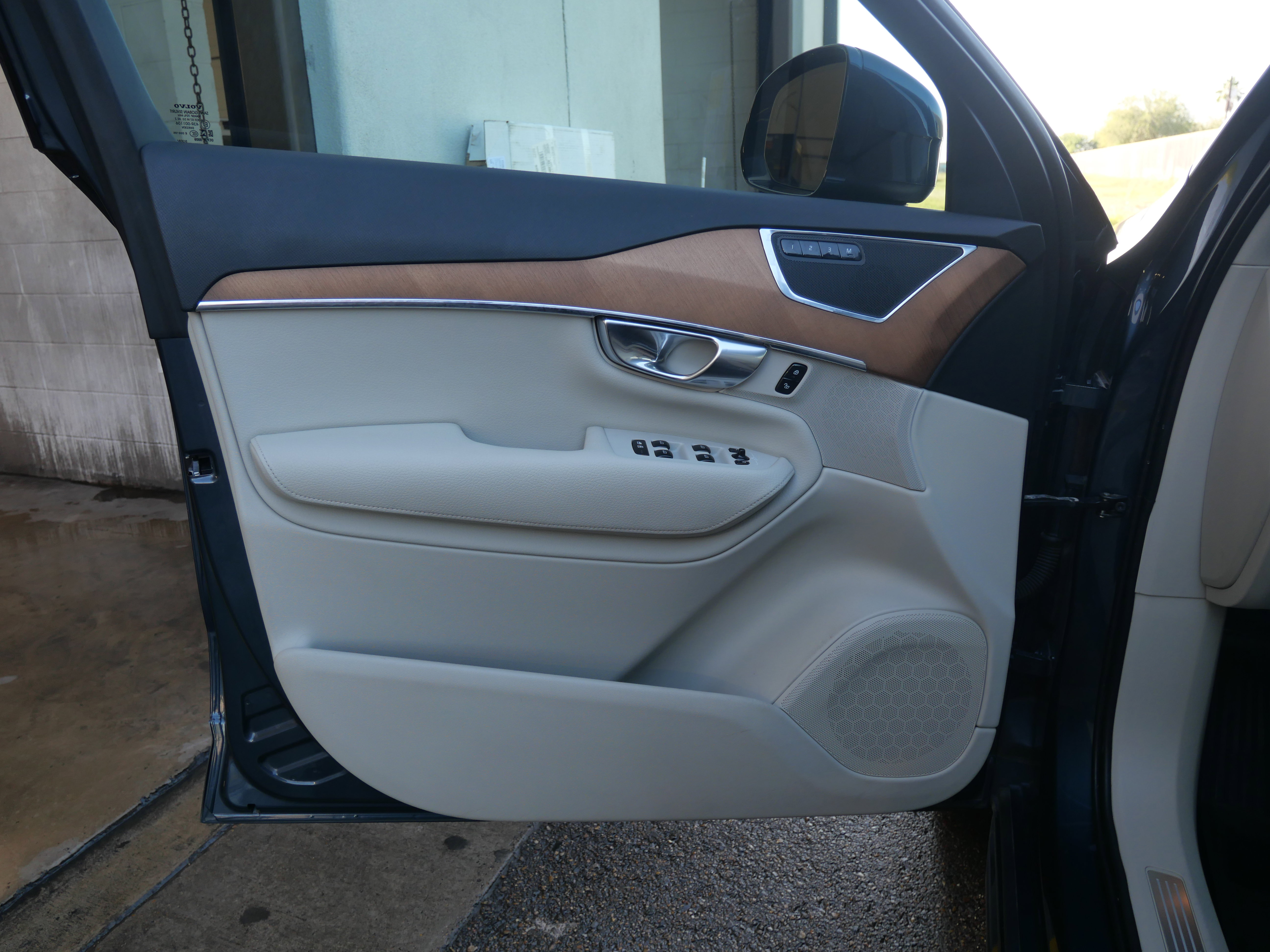 Used 2021 Volvo XC90 T6 Momentum image 18