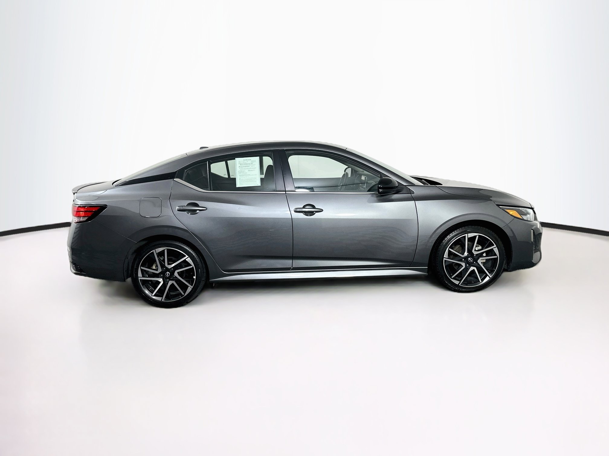 Used 2025 Nissan Sentra SR FWD image 10