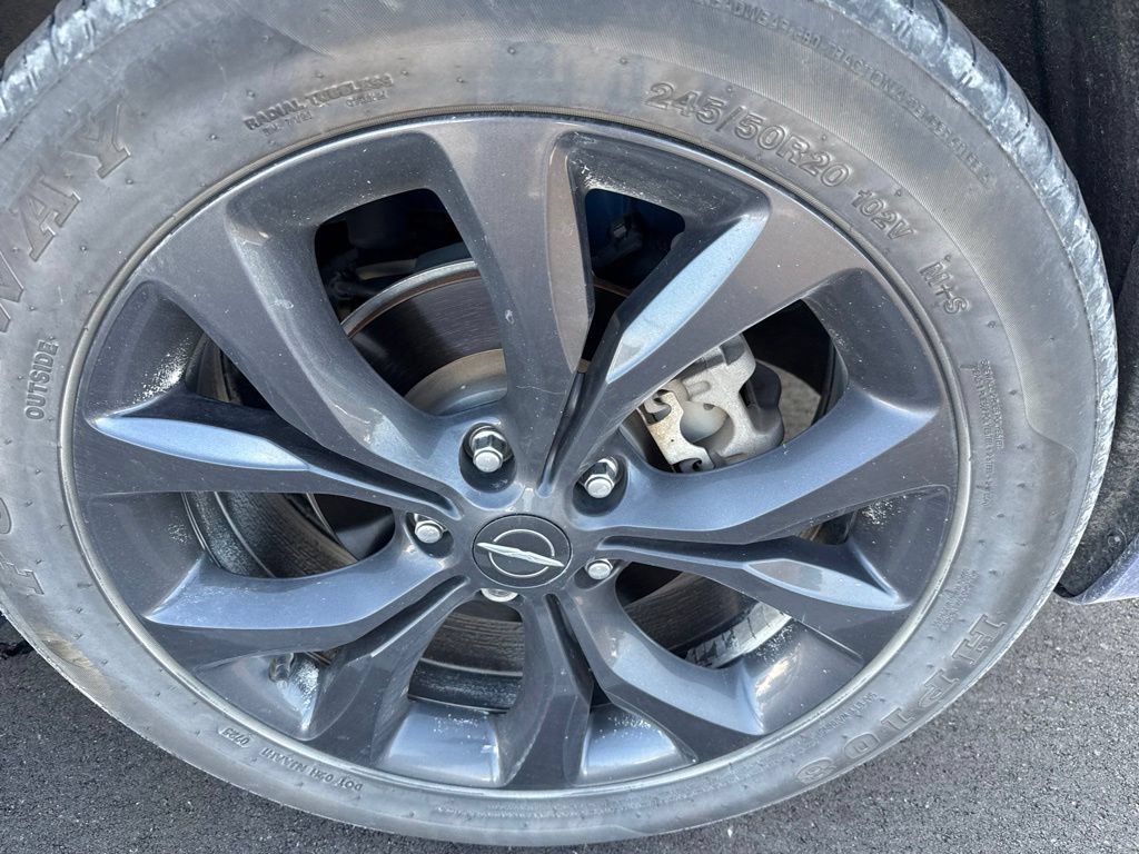 Used 2020 Chrysler Pacifica Touring-L Plus FWD image 9