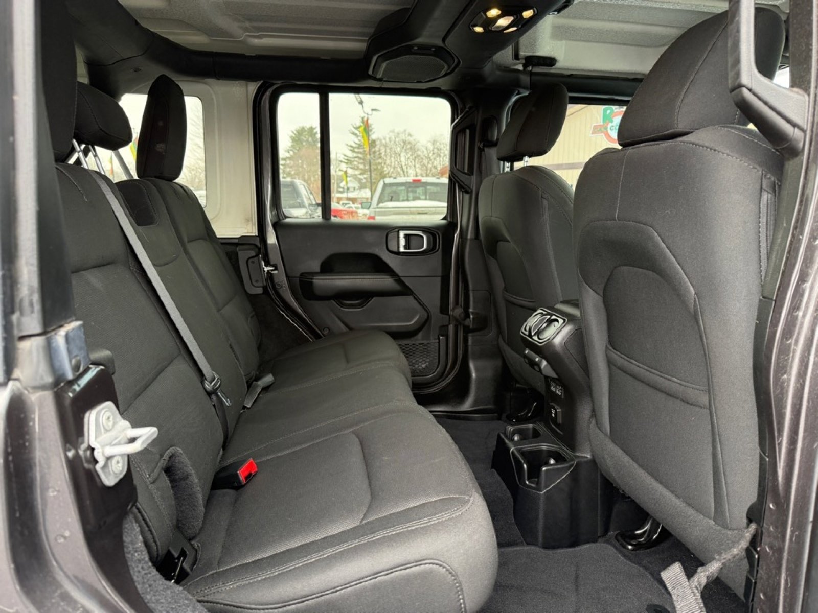 Used 2019 Jeep Wrangler Unlimited Sahara w/ Safety Group image 15