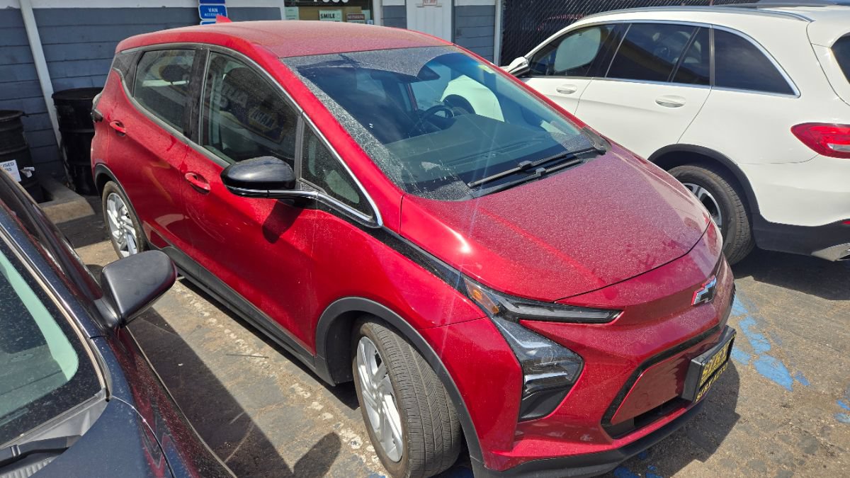 Used 2022 Chevrolet Bolt LT FWD image 2