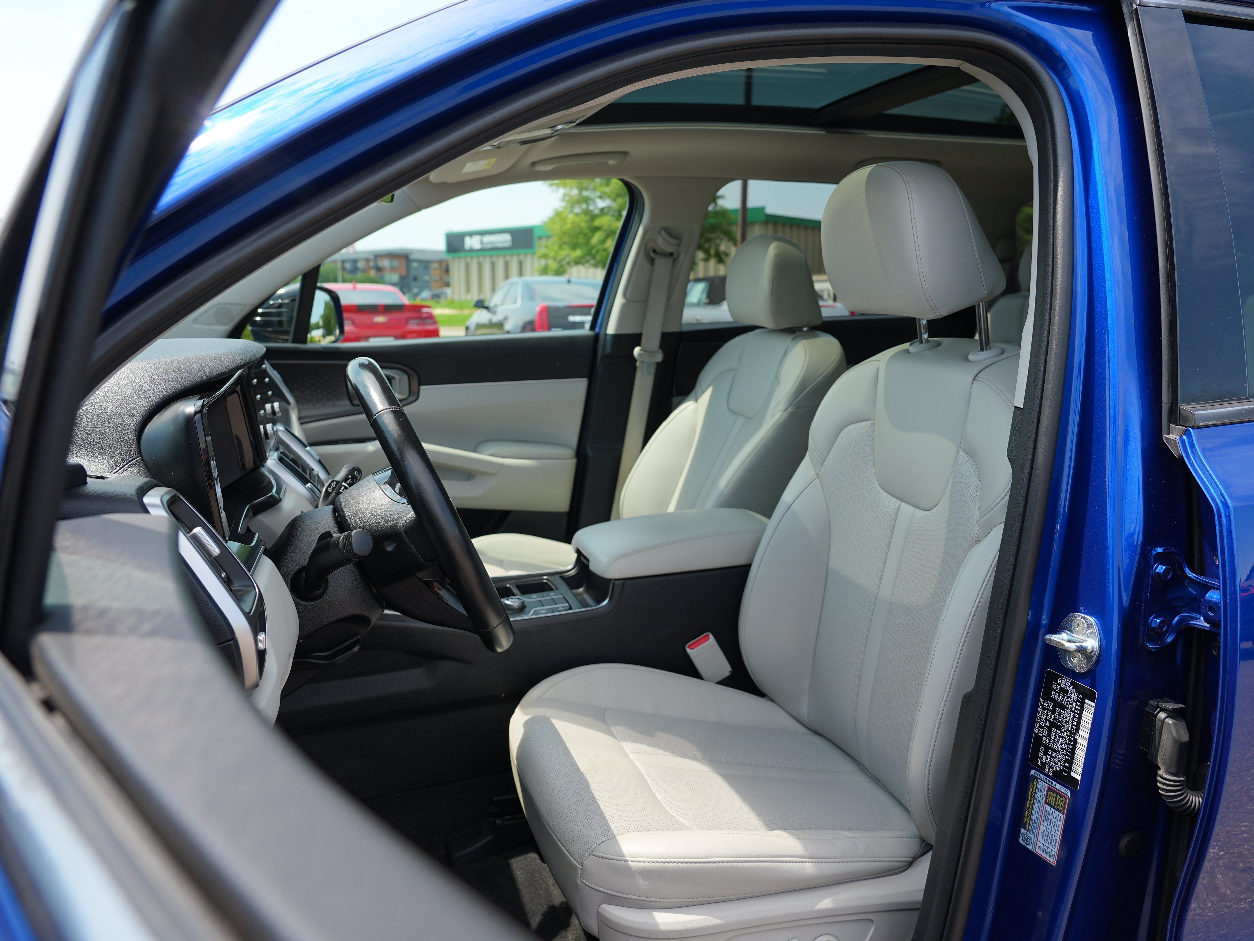Used 2021 Kia Sorento S w/ Panoramic Sunroof Package FWD image 12