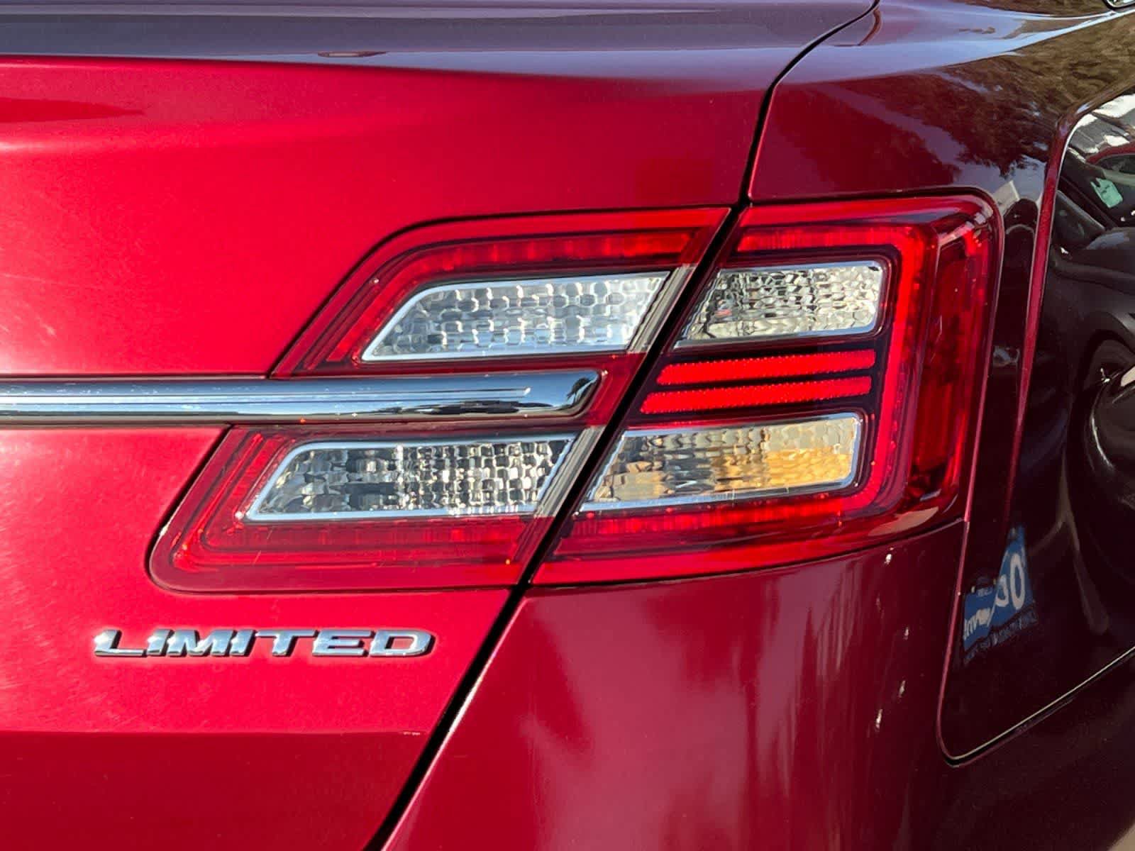 Used 2018 Ford Taurus Limited FWD image 26
