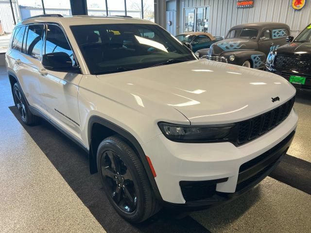 Used 2023 Jeep Grand Cherokee L Laredo AWD/4WD image 2