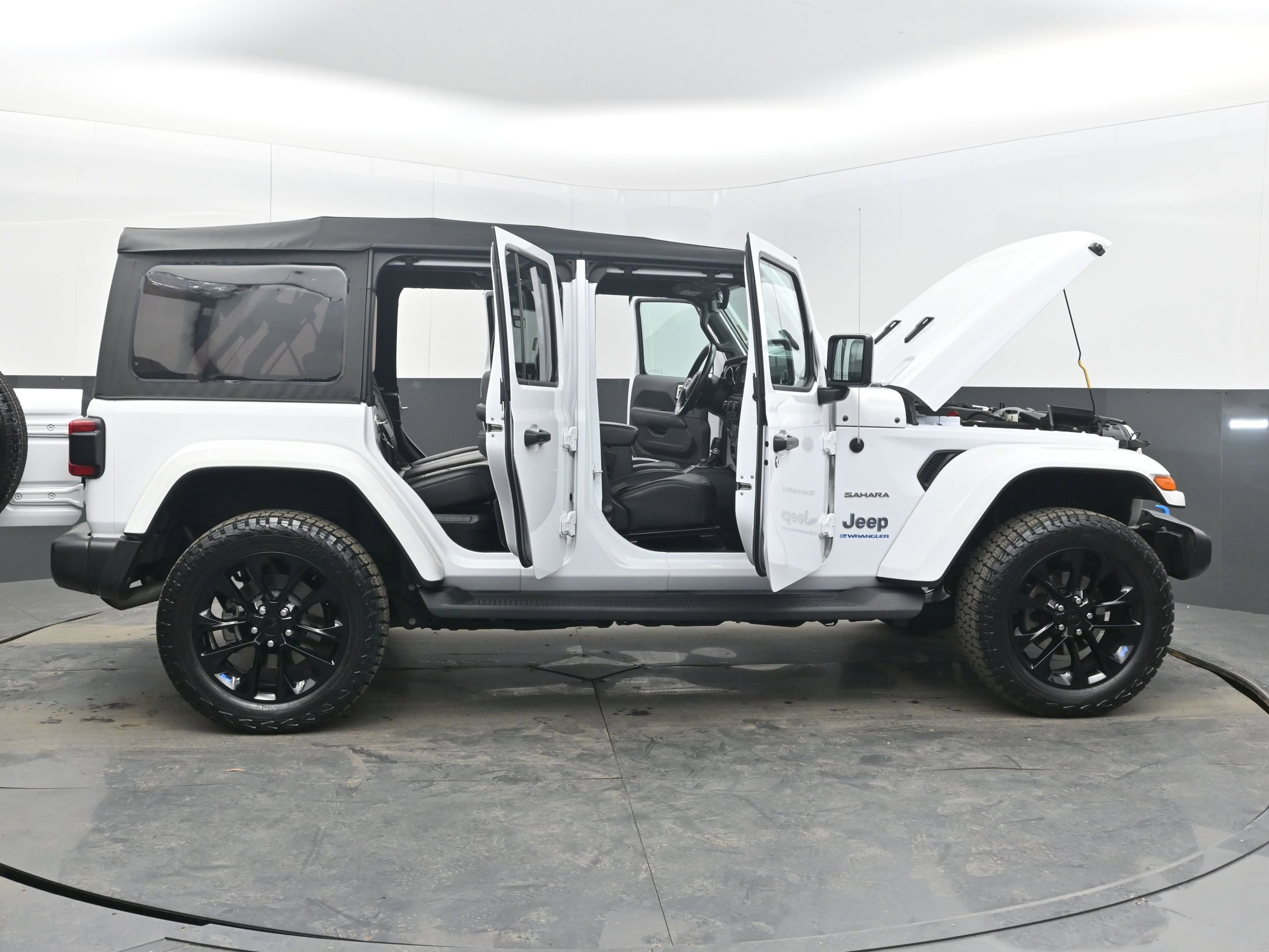 Used 2023 Jeep Wrangler Sahara w/ Cold Weather Group image 46