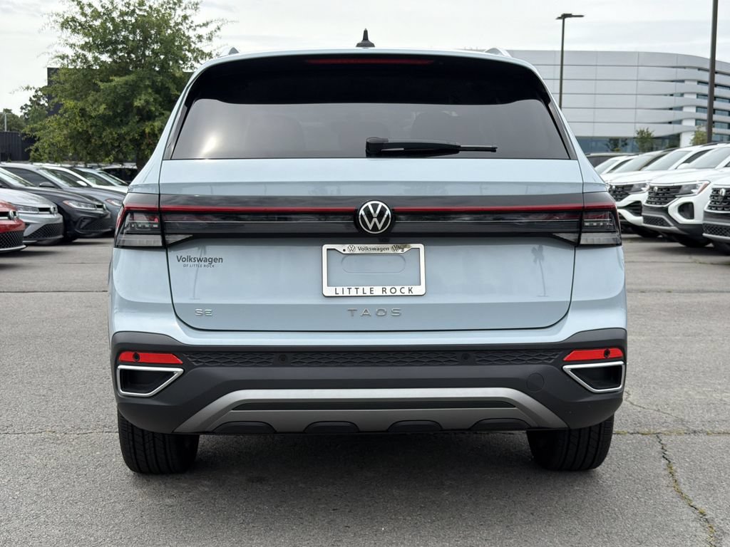 Used 2025 Volkswagen Taos SE FWD image 4