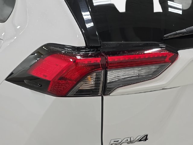 Certified 2025 Toyota RAV4 XLE AWD/4WD image 28