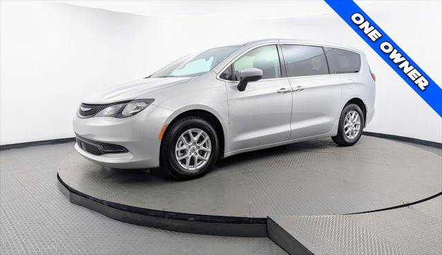 Used 2023 Chrysler Voyager LX FWD image 2